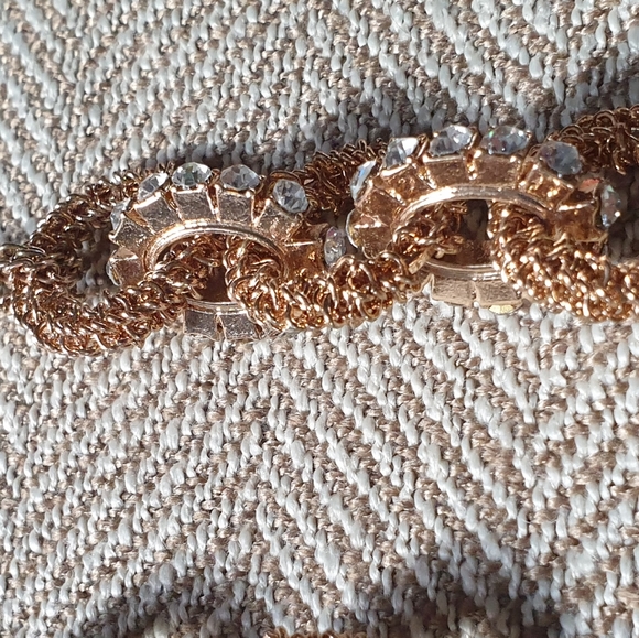 32" Jeweled Connections with Twisted Rings - Picture 9 of 15